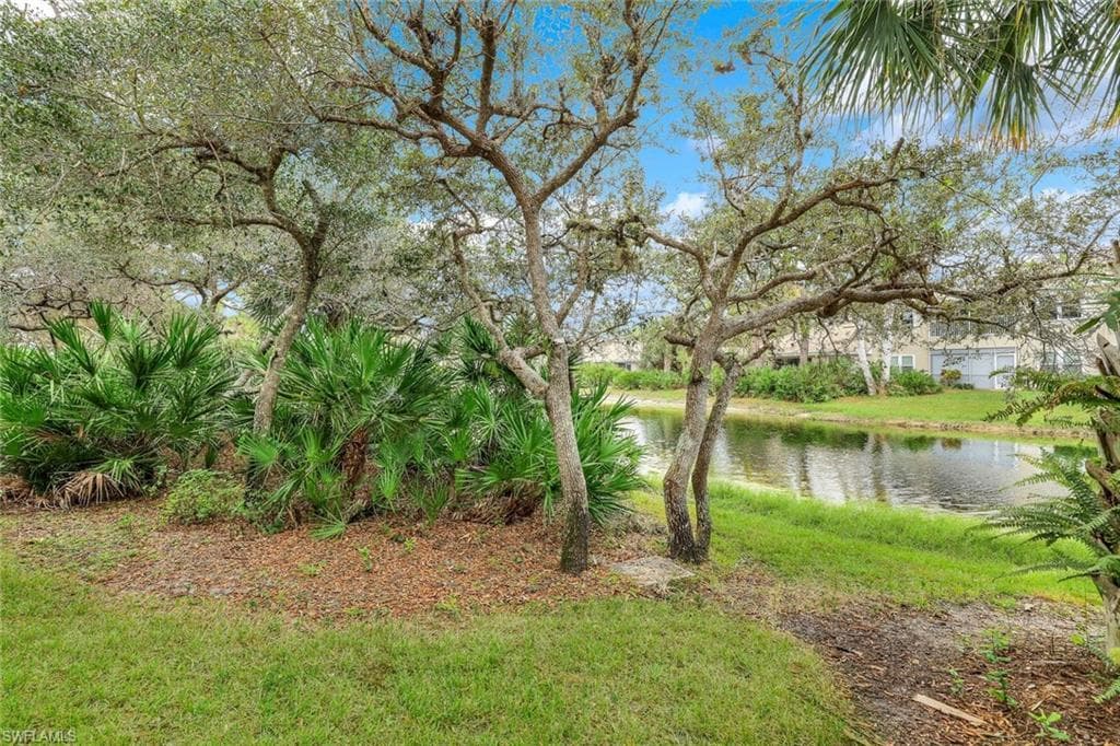 356 Emerald Bay Cir P6, Naples, FL 34110-26