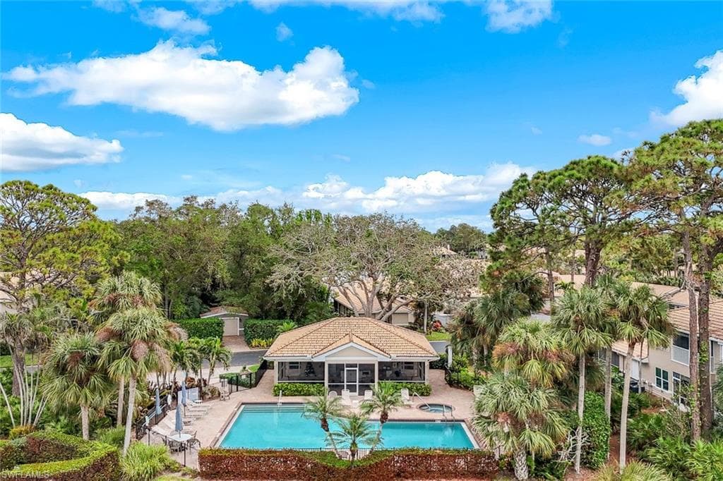 356 Emerald Bay Cir P6, Naples, FL 34110-27