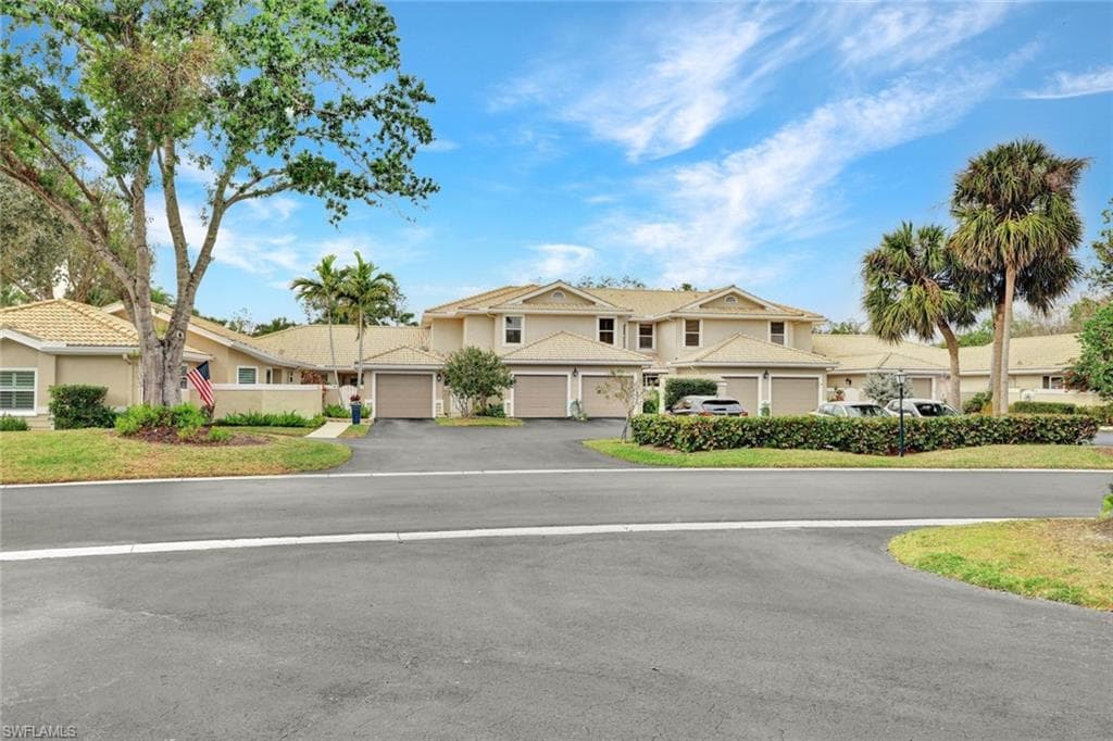 356 Emerald Bay Cir P6, Naples, FL 34110-28