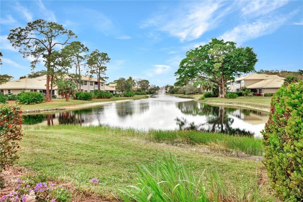 356 Emerald Bay Cir P6, Naples, FL 34110-30