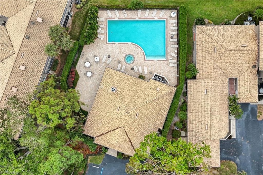 356 Emerald Bay Cir P6, Naples, FL 34110-35