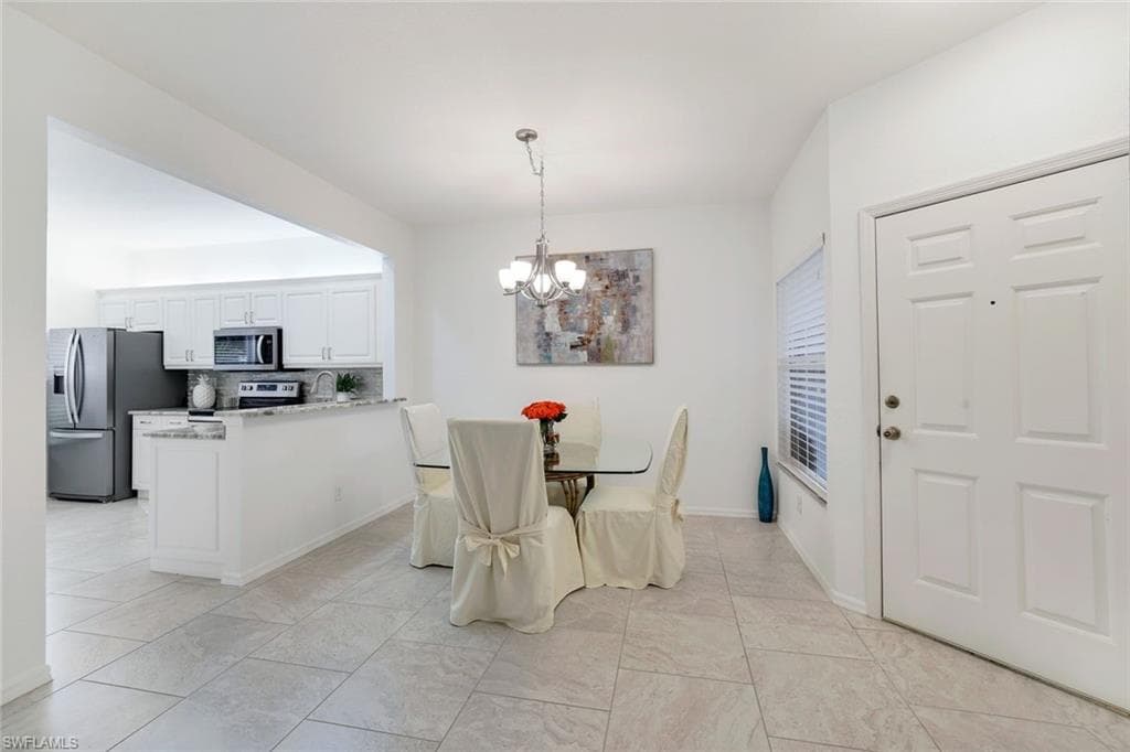 356 Emerald Bay Cir P6, Naples, FL 34110-4
