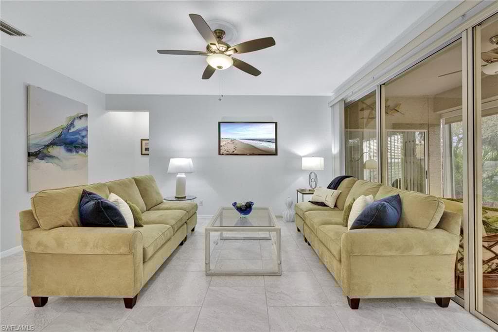 356 Emerald Bay Cir P6, Naples, FL 34110-5