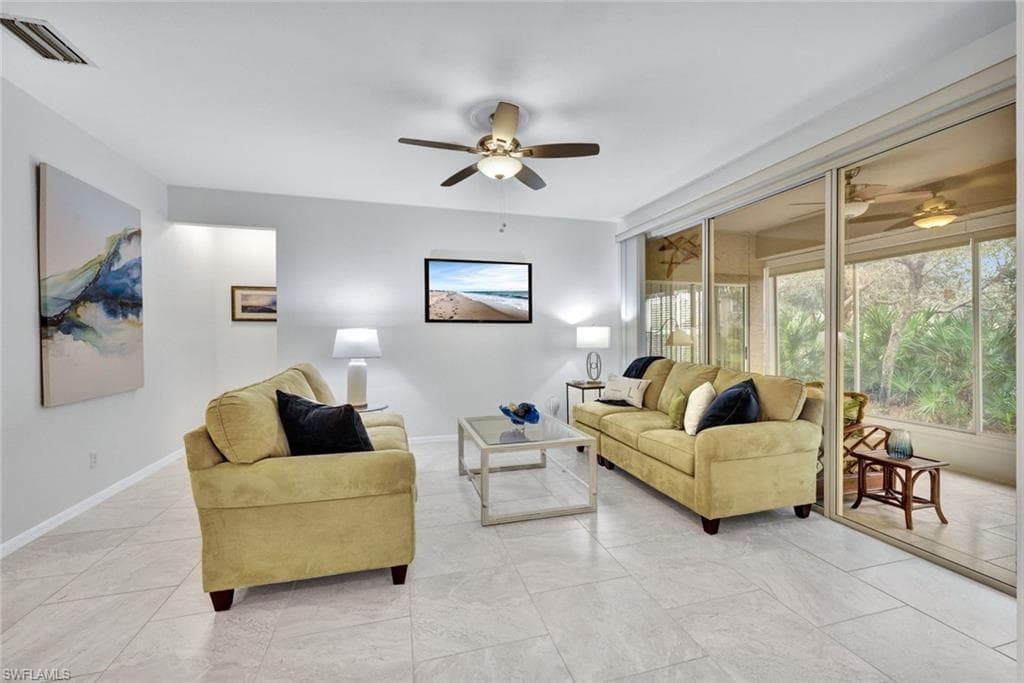 356 Emerald Bay Cir P6, Naples, FL 34110-7