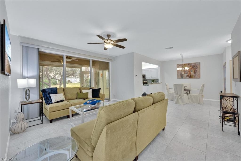 356 Emerald Bay Cir P6, Naples, FL 34110-8