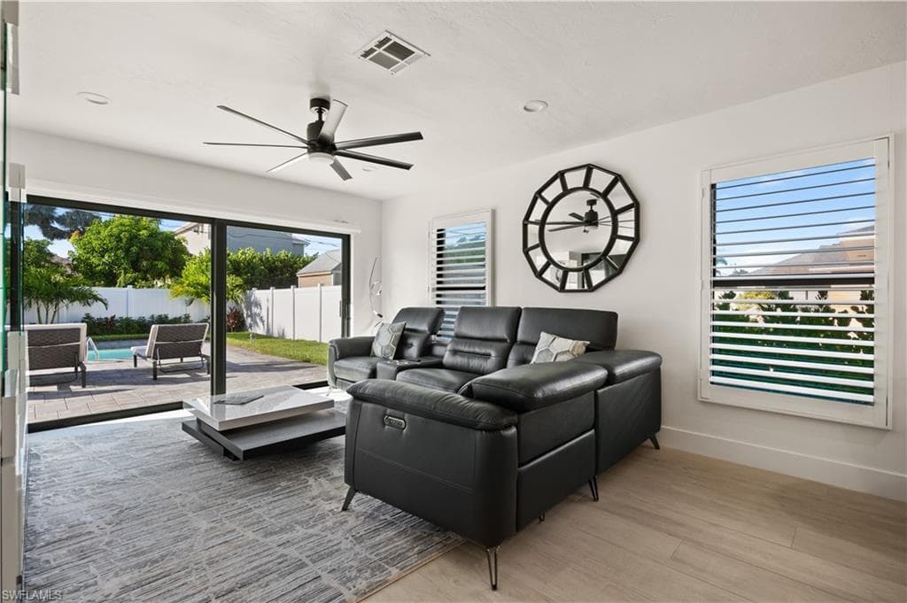 538 106th Ave N, Naples, FL 34108-16