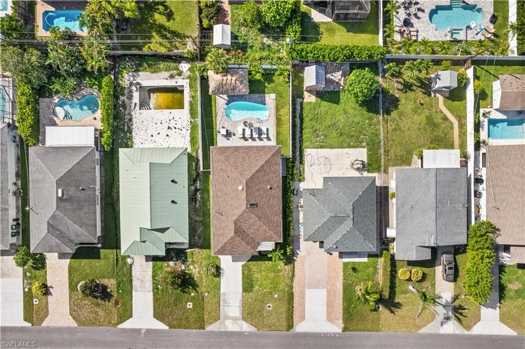 538 106th Ave N, Naples, FL 34108-33