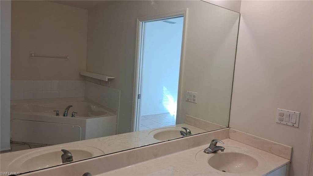 518 Kingsbury Ln, Lehigh Acres, FL 33974-12