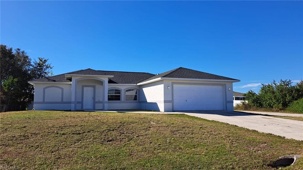 518 Kingsbury Ln, Lehigh Acres, FL 33974-1