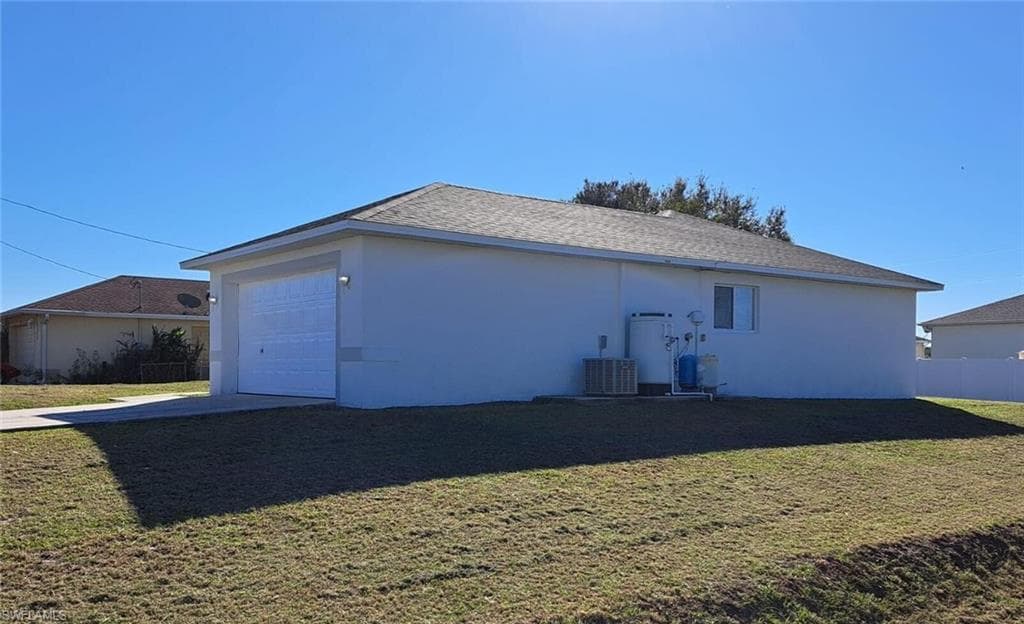 518 Kingsbury Ln, Lehigh Acres, FL 33974-3