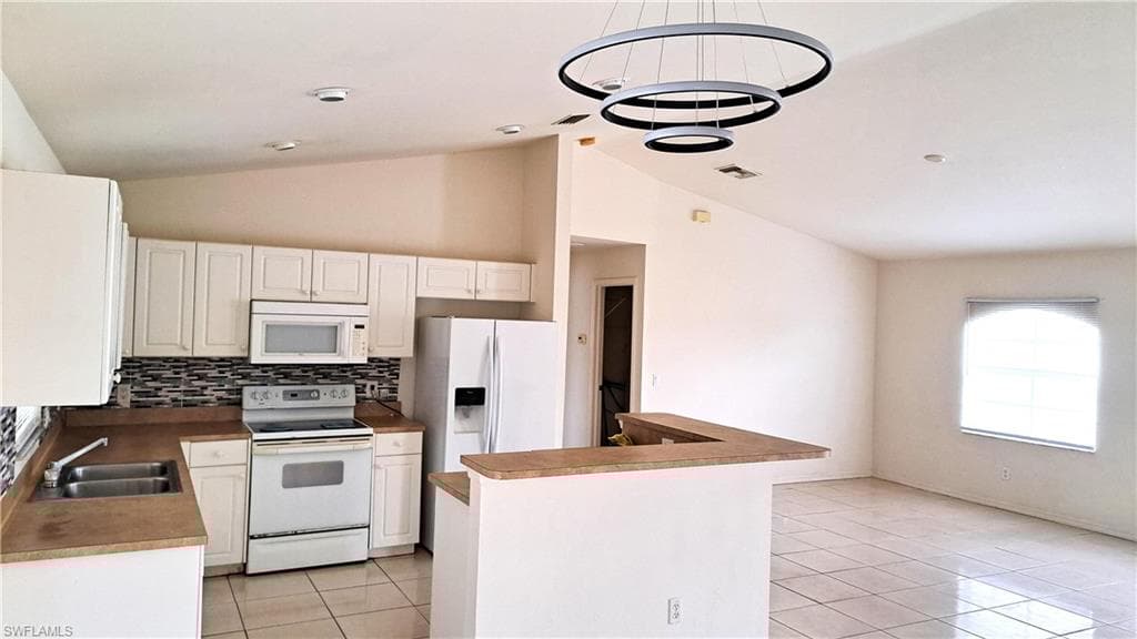 518 Kingsbury Ln, Lehigh Acres, FL 33974-8