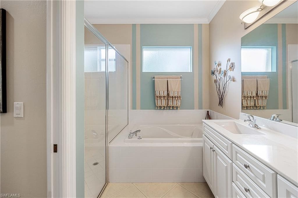 6786 Bent Grass Dr, Naples, FL 34113-18
