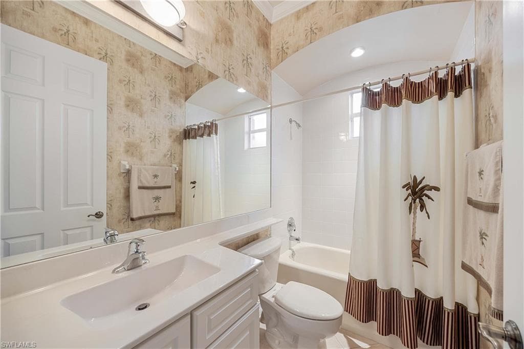6786 Bent Grass Dr, Naples, FL 34113-22
