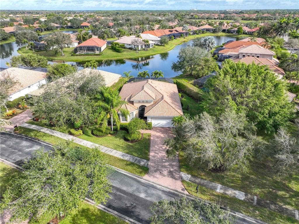 6786 Bent Grass Dr, Naples, FL 34113-35