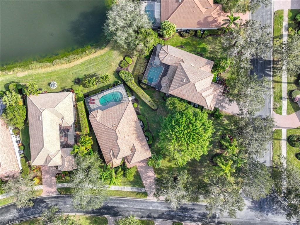 6786 Bent Grass Dr, Naples, FL 34113-37