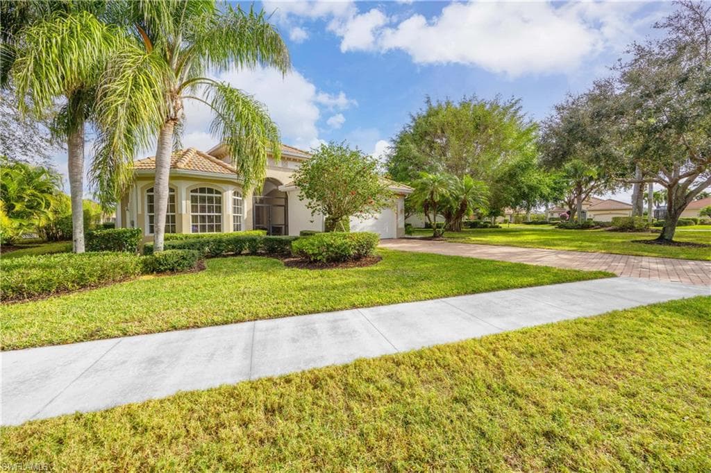 6786 Bent Grass Dr, Naples, FL 34113-3
