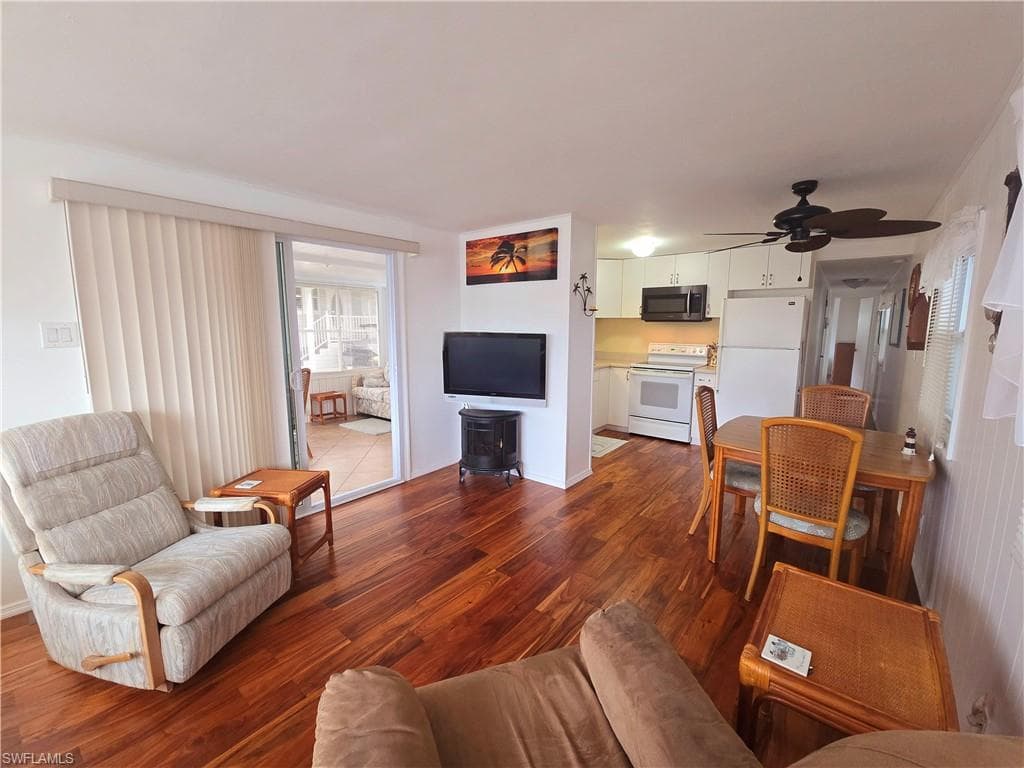 113 Enchanting Blvd E-113, Naples, FL 34112-1
