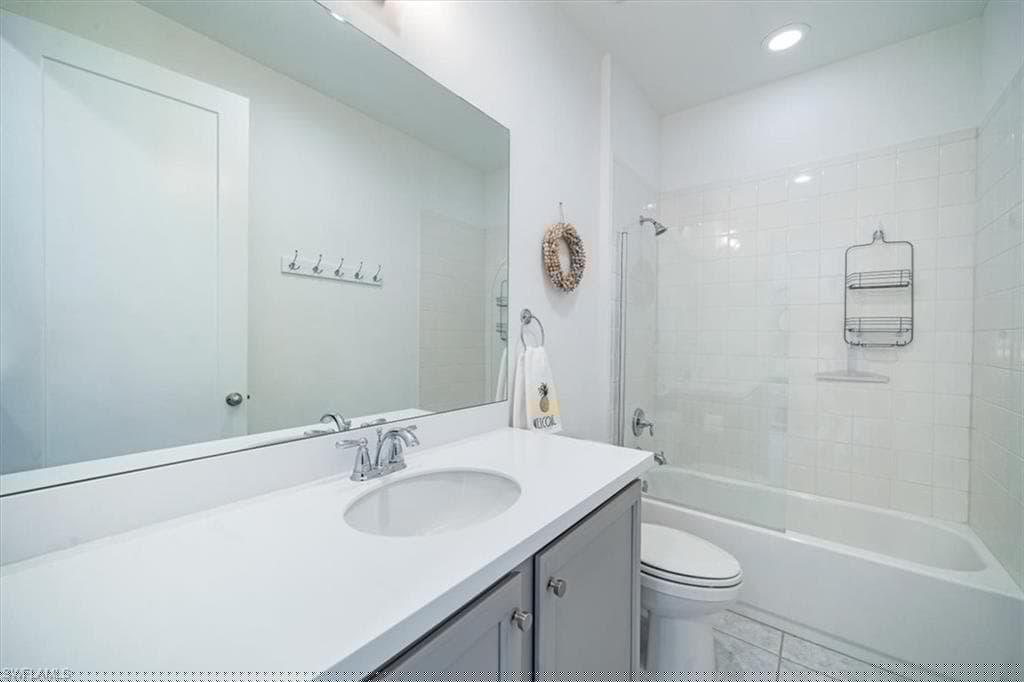 14552 Topsail Dr, Naples, FL 34114-22