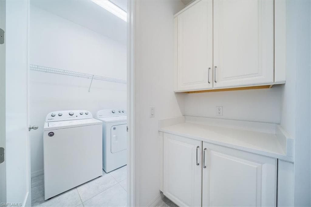 14552 Topsail Dr, Naples, FL 34114-25