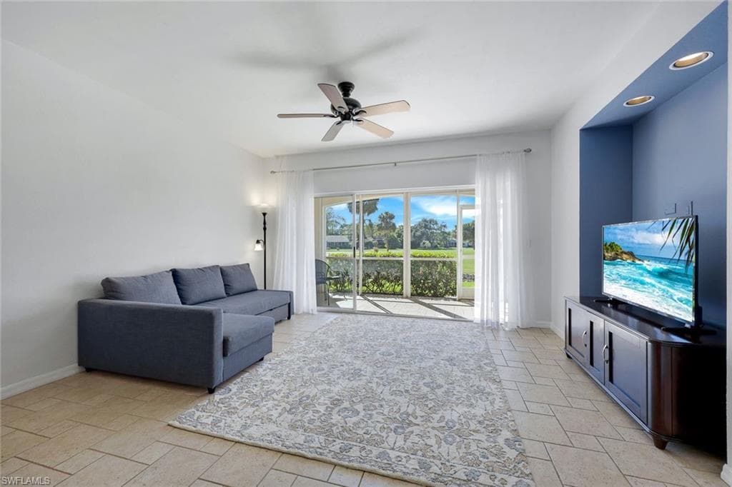 1070 Woodshire Ln E102, Naples, FL 34105-4