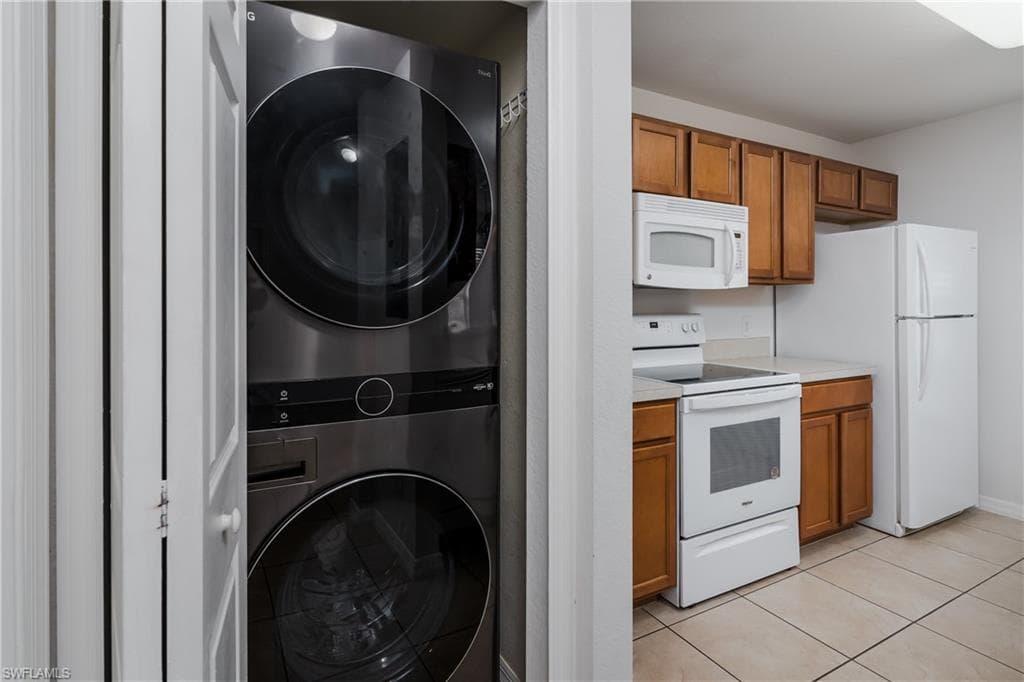9101 Gervais 1702, Naples, Fl 34120-17