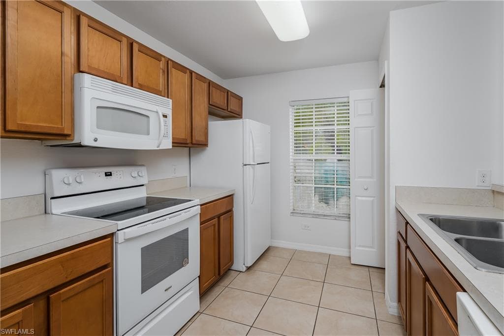 9101 Gervais 1702, Naples, Fl 34120-18