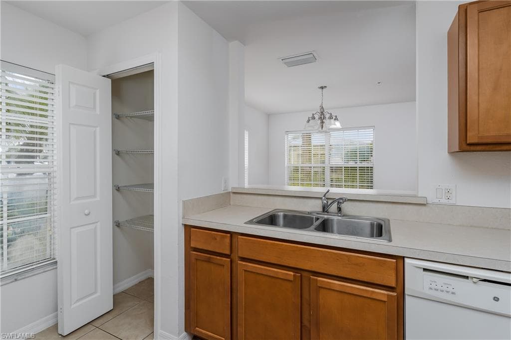 9101 Gervais 1702, Naples, Fl 34120-19