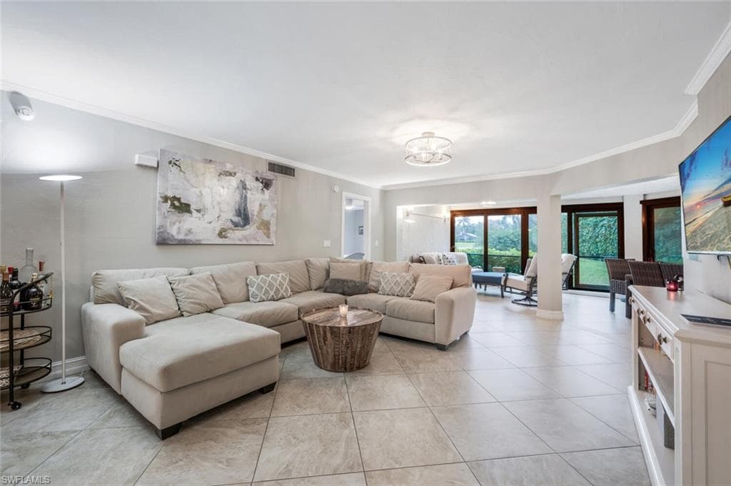 5880 Via Lugano 104, Naples, FL 34108-14