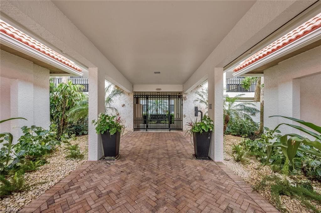 5880 Via Lugano 104, Naples, FL 34108-2