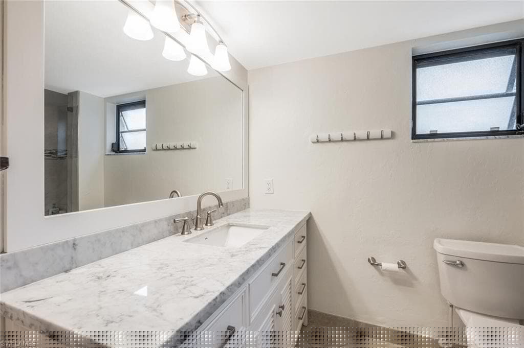 5880 Via Lugano 104, Naples, FL 34108-29