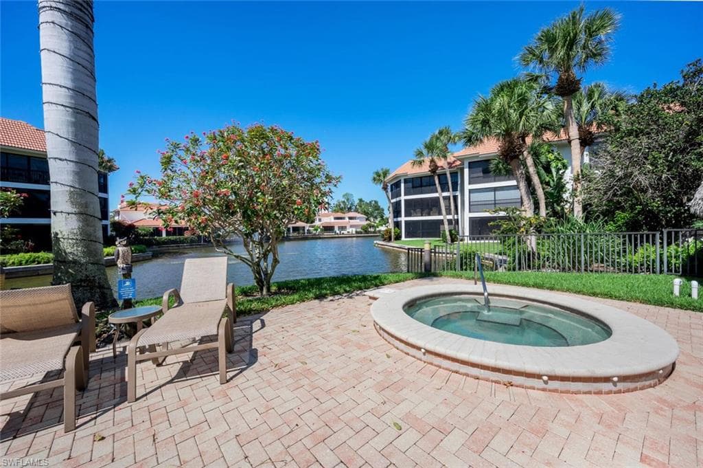 5880 Via Lugano 104, Naples, FL 34108-35
