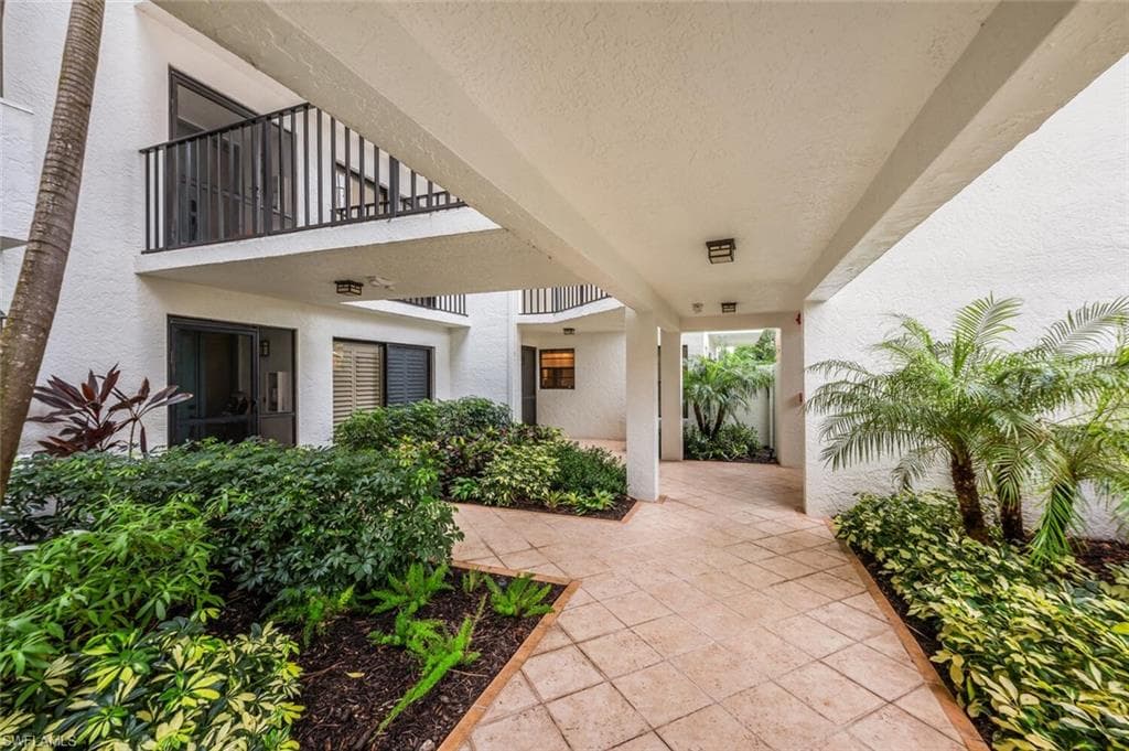 5880 Via Lugano 104, Naples, FL 34108-3