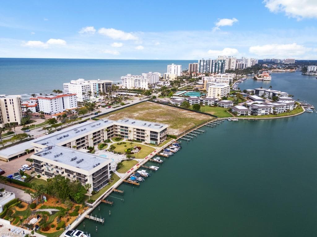 3200 Gulf Shore Blvd N 407, Naples, FL 34103-25