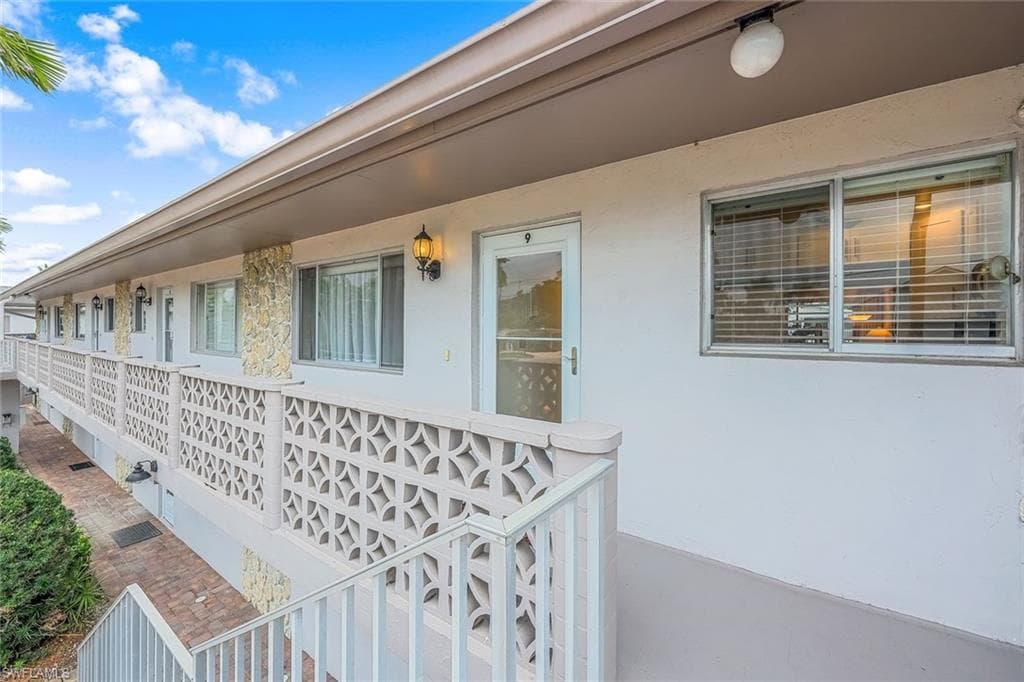 1686 Blue Point Ave B9, Naples, FL 34102-16