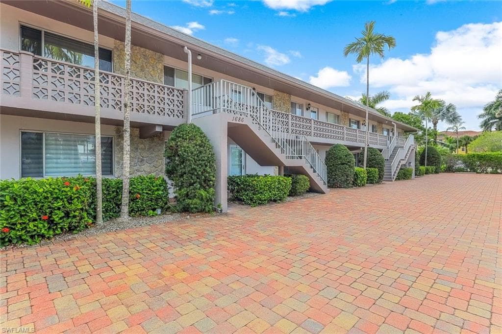 1686 Blue Point Ave B9, Naples, FL 34102-17