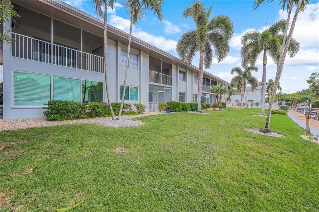 1686 Blue Point Ave B9, Naples, FL 34102-18
