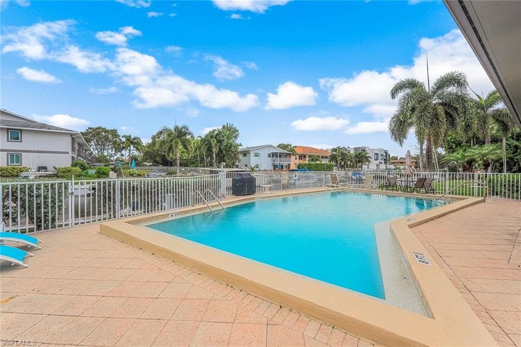 1686 Blue Point Ave B9, Naples, FL 34102-19