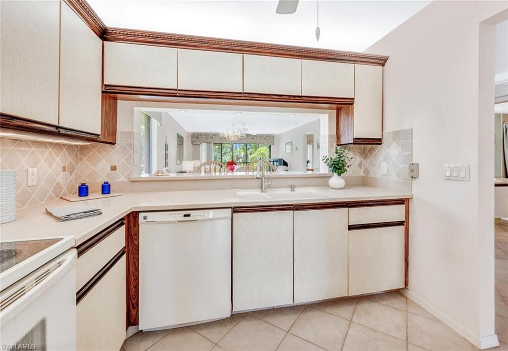 1207 Commonwealth Cir B201, Naples, FL 34116-13