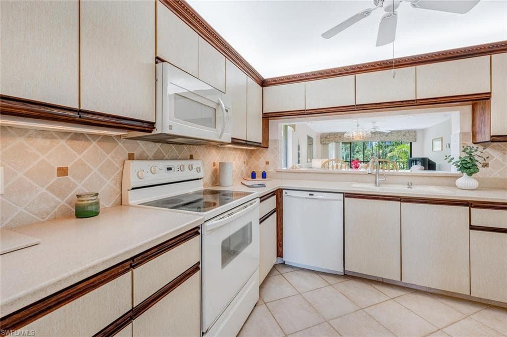 1207 Commonwealth Cir B201, Naples, FL 34116-14