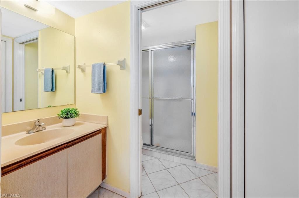 1207 Commonwealth Cir B201, Naples, FL 34116-20