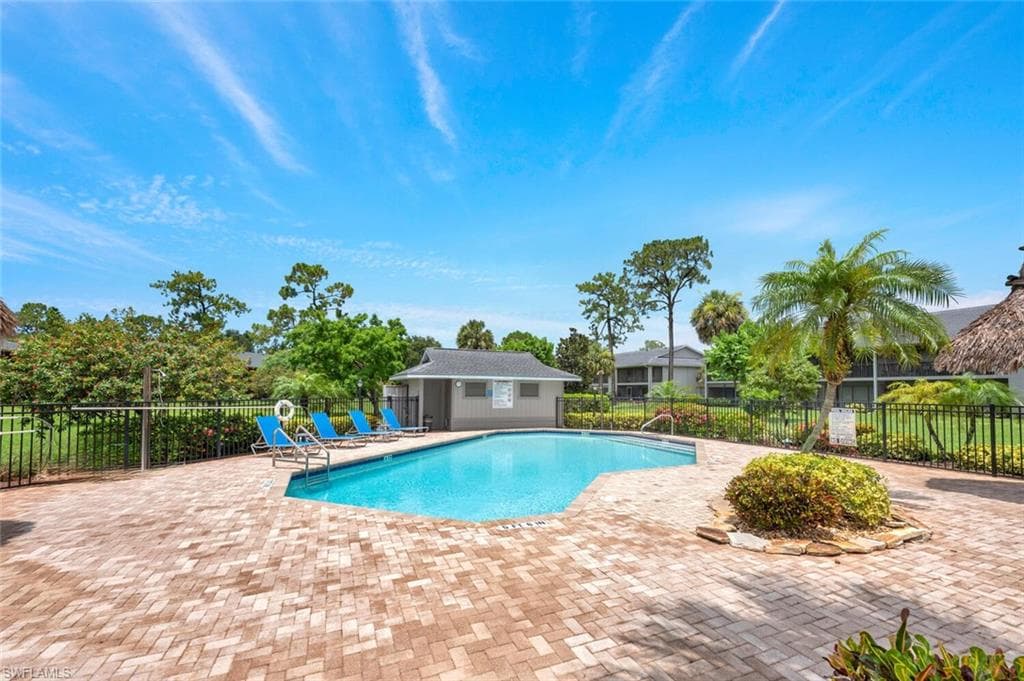 1207 Commonwealth Cir B201, Naples, FL 34116-35