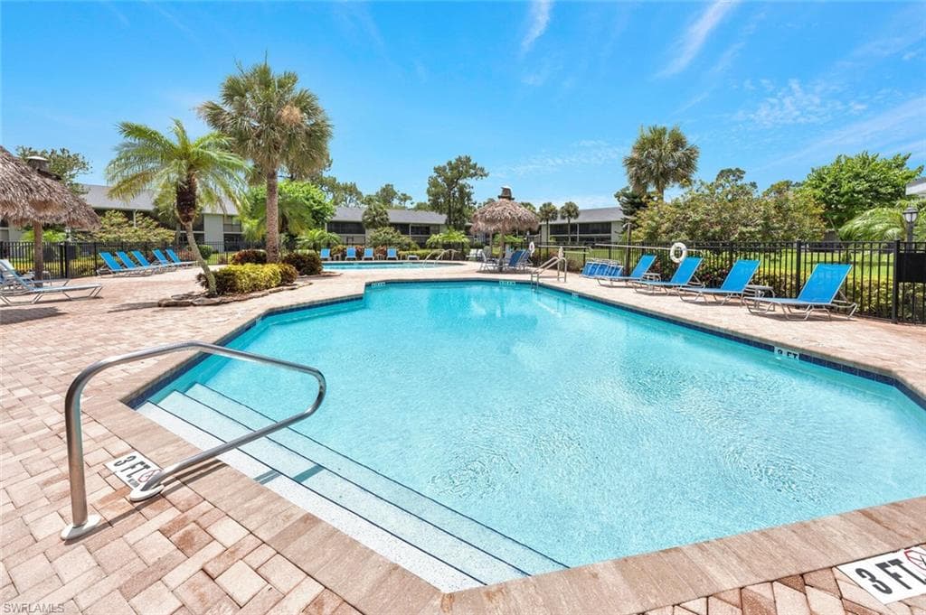 1207 Commonwealth Cir B201, Naples, FL 34116-38