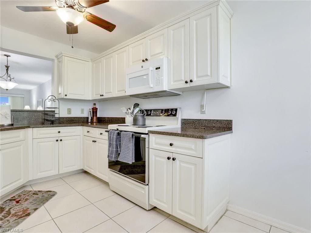 360 Horse Creek Dr 305, Naples, FL 34110-9