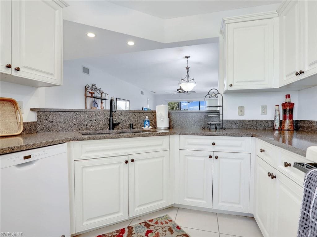 360 Horse Creek Dr 305, Naples, FL 34110-10