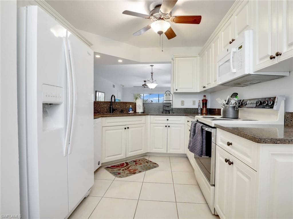 360 Horse Creek Dr 305, Naples, FL 34110-11