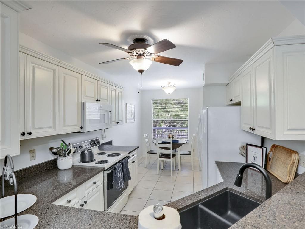 360 Horse Creek Dr 305, Naples, FL 34110-12