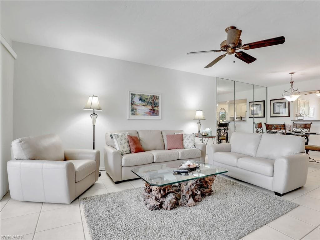 360 Horse Creek Dr 305, Naples, FL 34110-16