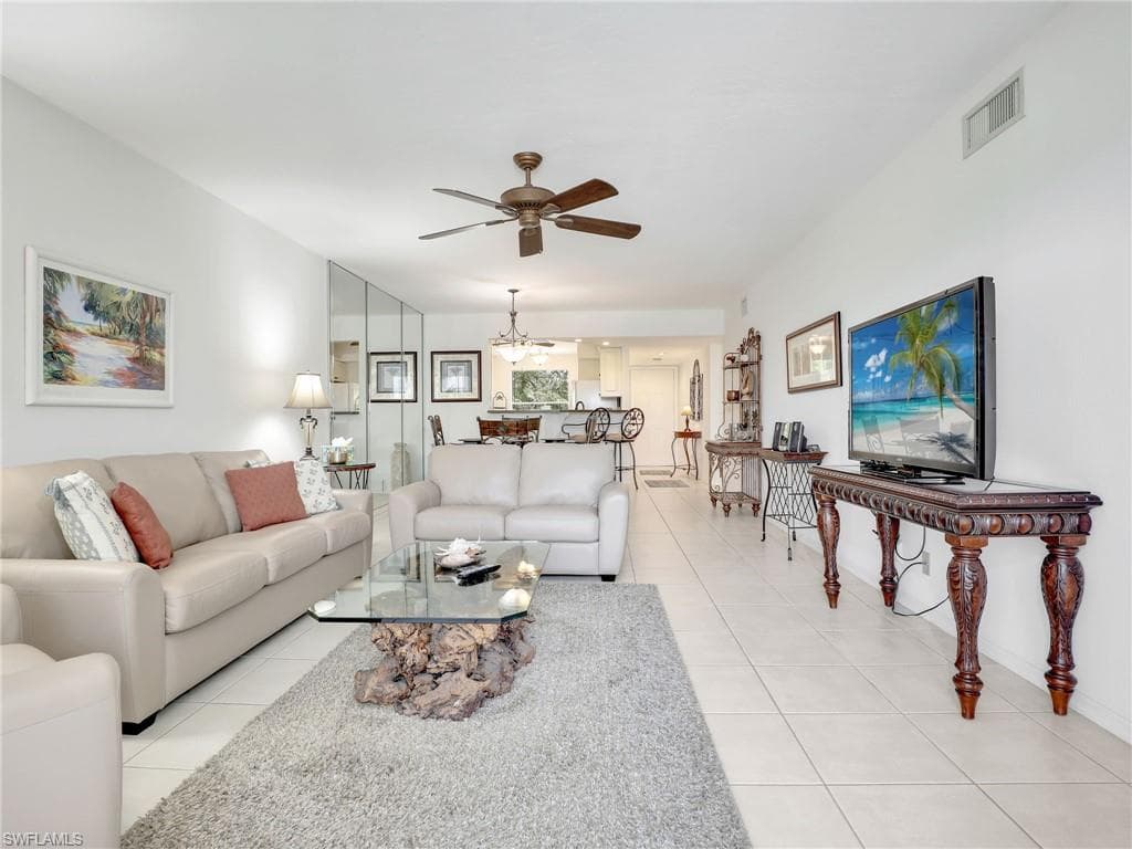 360 Horse Creek Dr 305, Naples, FL 34110-17