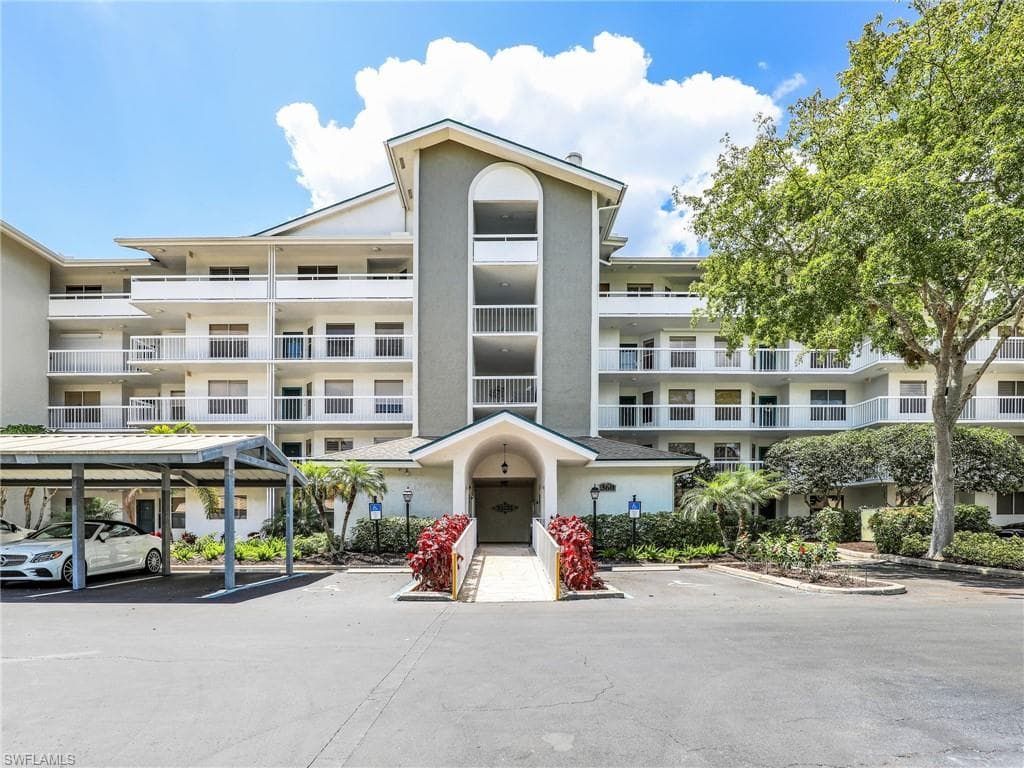 360 Horse Creek Dr 305, Naples, FL 34110-1