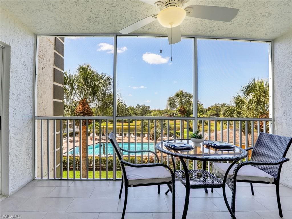 360 Horse Creek Dr 305, Naples, FL 34110-19